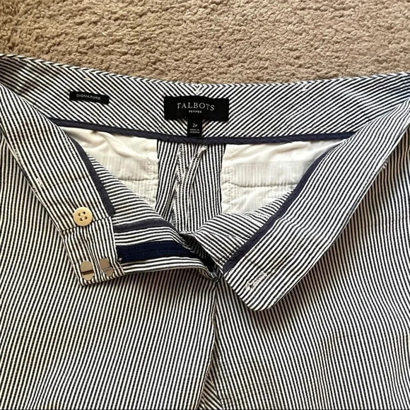 TALBOTS RELAXED CHINO SHORTS - SUNSHINE SEERSUCKER | Blue Soft White| Size 2P - Picture 5 of 9